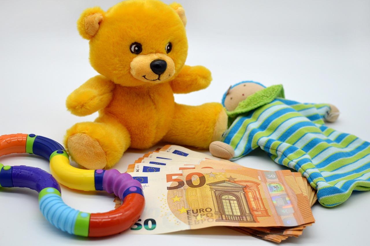 Pension alimentaire pour enfant majeur en 2025 : est-il possible sans justificatif ?