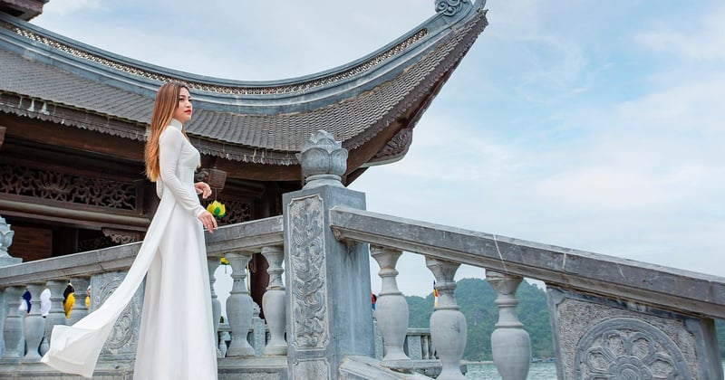 Djellaba rouge 2025 : la pièce tendance qui sublime votre style