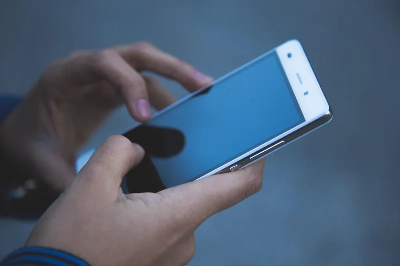 Quelles sont les bonnes formules au téléphone ?
