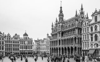 découvrez l'univers fascinant des rois, explorant leur histoire, leurs pouvoirs, et leur influence sur la société. plongez dans des récits épiques et des légendes captivantes autour des souverains qui ont marqué le monde.