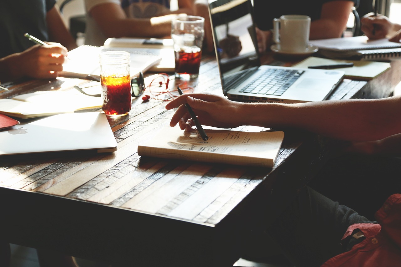 découvrez comment les partenariats sportifs permettent aux marques et organisations de renforcer leur image, toucher de nouveaux publics et maximiser leur visibilité grâce à des collaborations stratégiques dans le monde du sport.