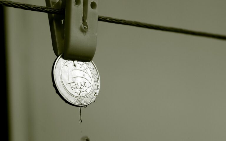 découvrez le salaire minimum au portugal en 2025, les nouvelles réglementations, les montants actualisés et leur impact sur les travailleurs et l'économie locale.